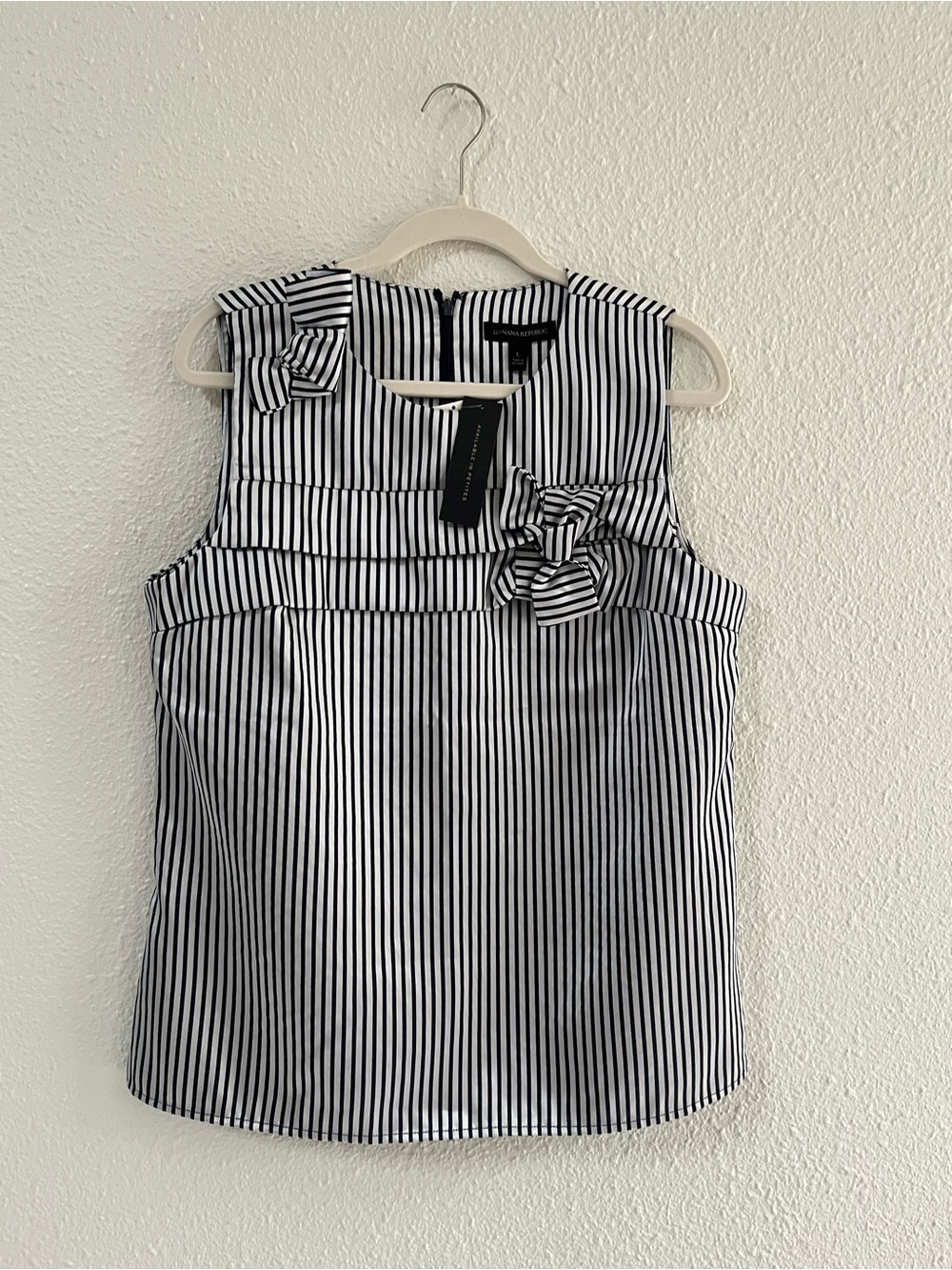 NWT BANANA REPUBLIC Striped Bow-Accent Sleeveless Top - Black & White